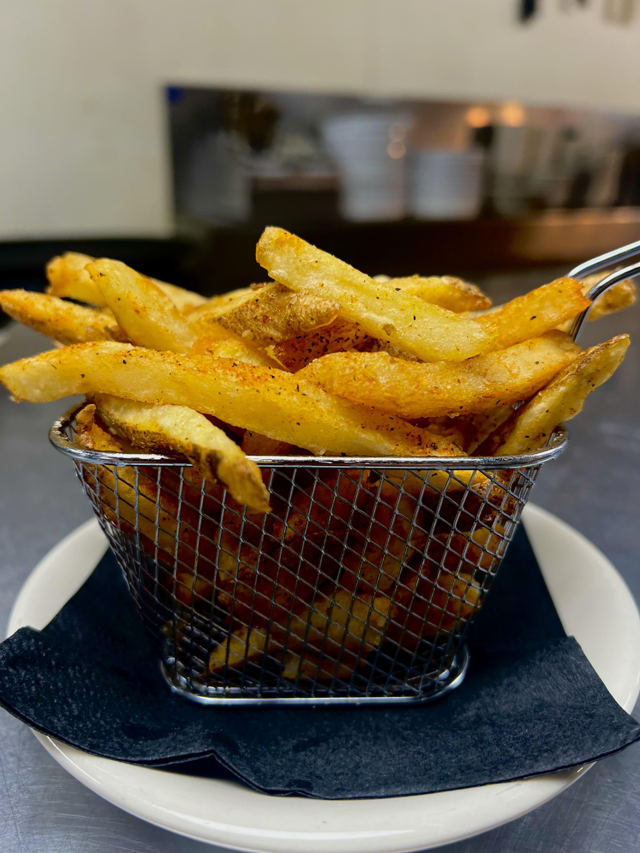 SIDE-Fries Pub With Garlic Mayo.
